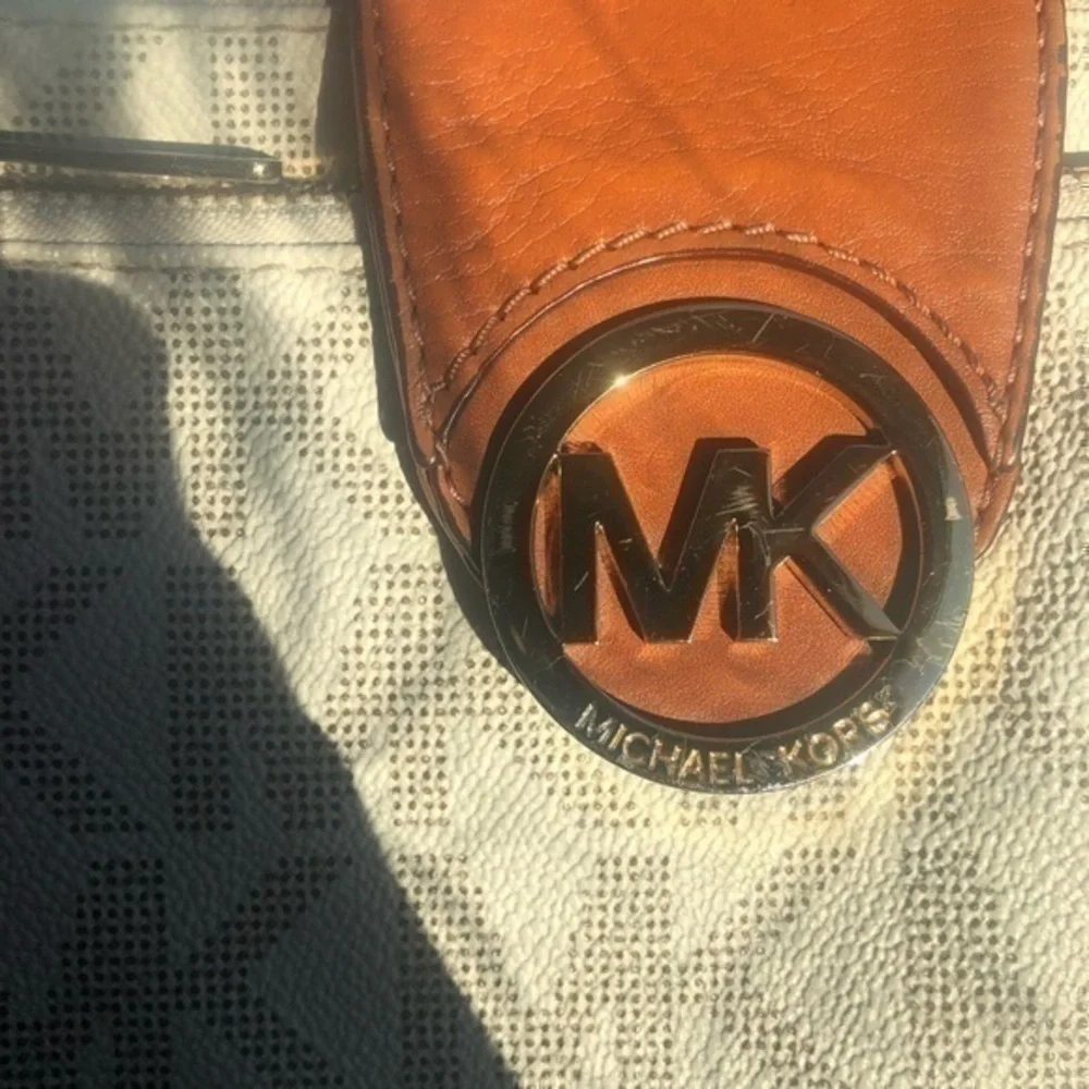 Michael kors white gold crossbody bag